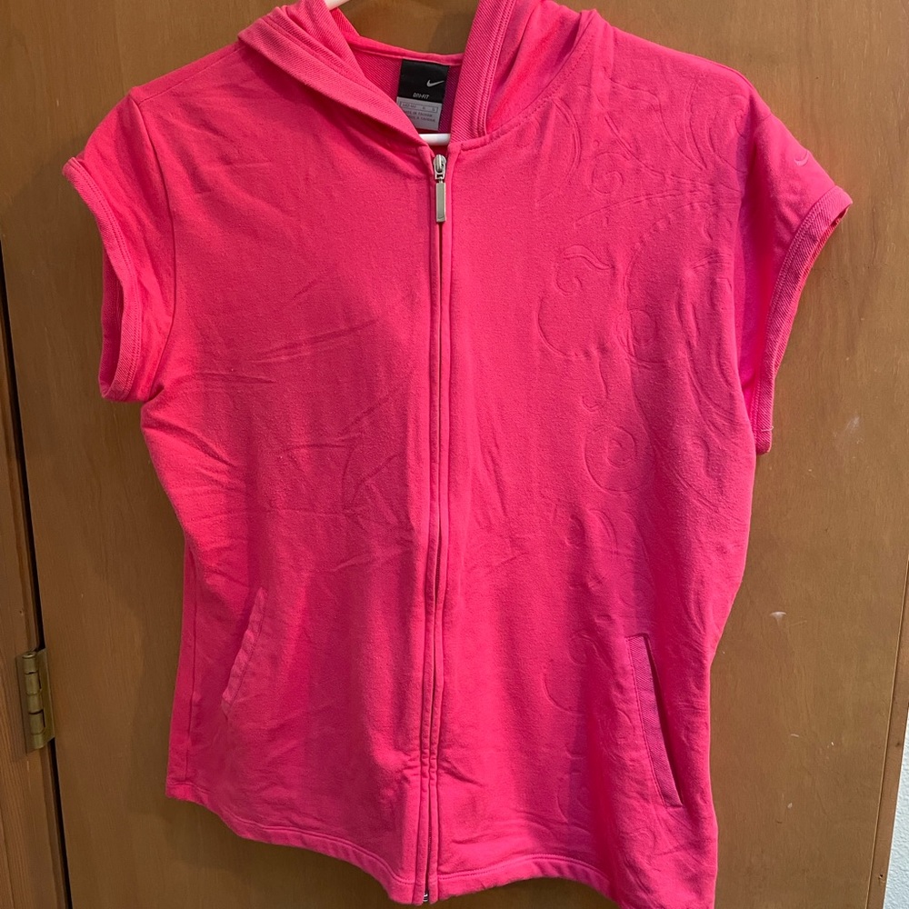 Nike dry fit capped sleeve top. Size L hot pink.